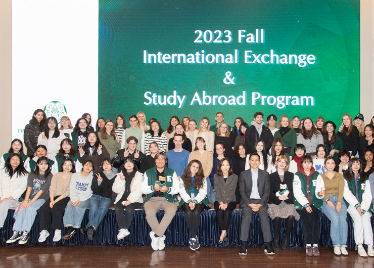 Ewha Holds a Farewell Ceremony for the 2023 Fall Semester International Exchange and Visiting Students 대표이미지