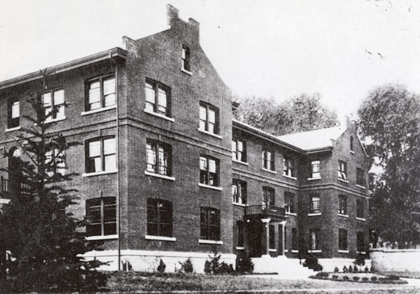 대학과 전용건물 프라이홀 (1923)
