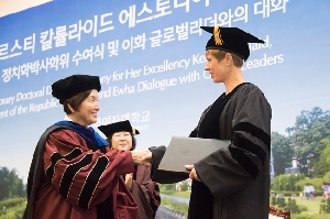 케르스티 칼률라이드 에스토니아 대통령 명예 정치학박사학위 수여식 및 이화 글로벌리더와의 대화  