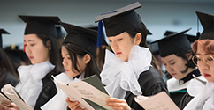 세상을 향한 힘찬 첫 걸음, 2018학년도 전기 학위수여식 개최