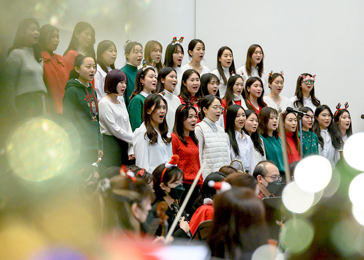 Ewha Shares Joy of Christmas with 2022 Ewha Family Christmas Service and...