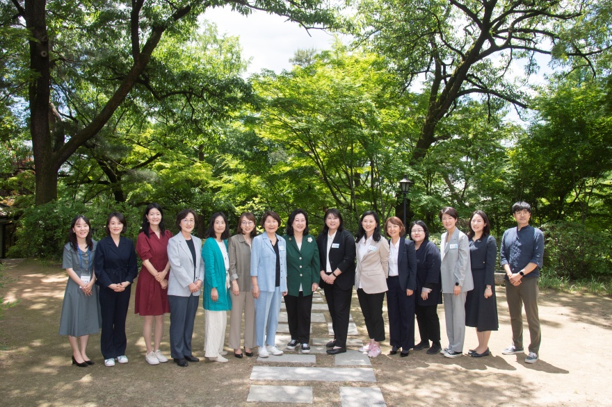 [동정] 이화여자대학교 국제개발협력연구원 한국의 젠더와 개발협력 컨퍼런스 총장 초청 오찬