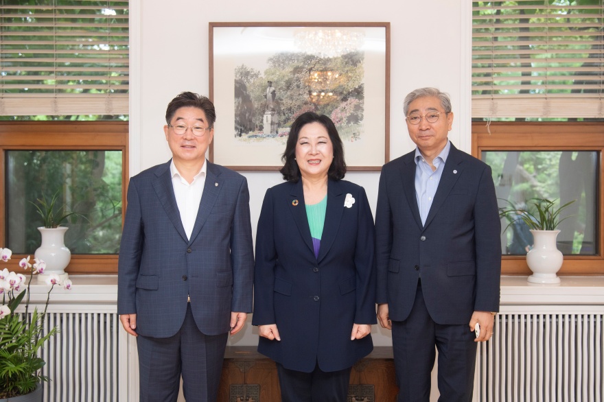 [동정] 윤동섭 연세대 총장, 김동원 고려대 총장 초청 만찬