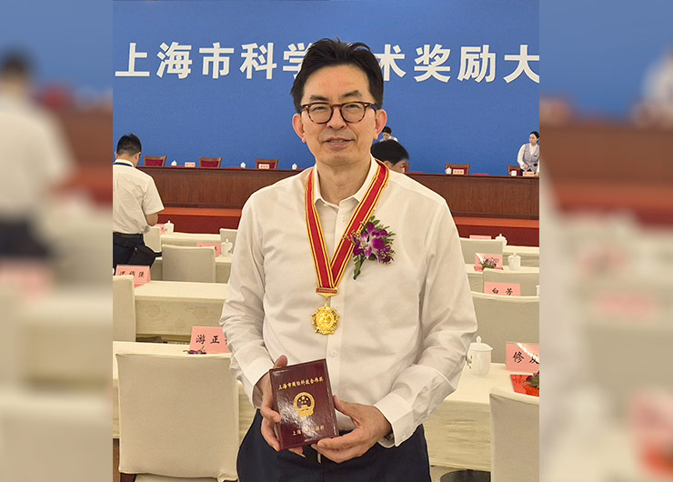 Professor Yoon Joo Young Receives Shanghai International Science and Technology Cooperation Award