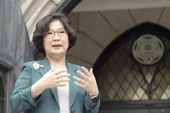 [한국경제] 이향숙 총장 "AI·로봇이 밤새 실험…이대에 국내 최대 자율연구실"